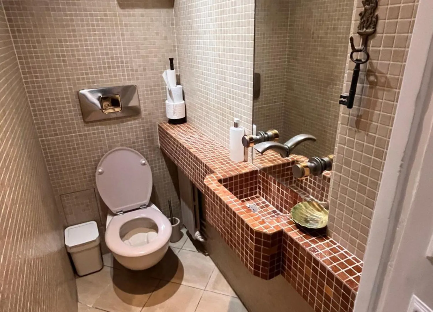 Vivre Au Village Des Batignolles Paris